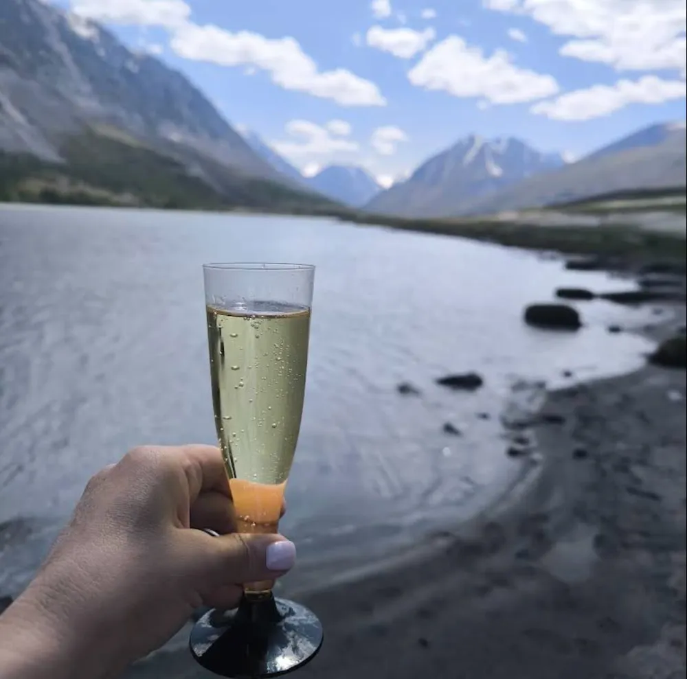 Захватывающий вид на горы Алтая