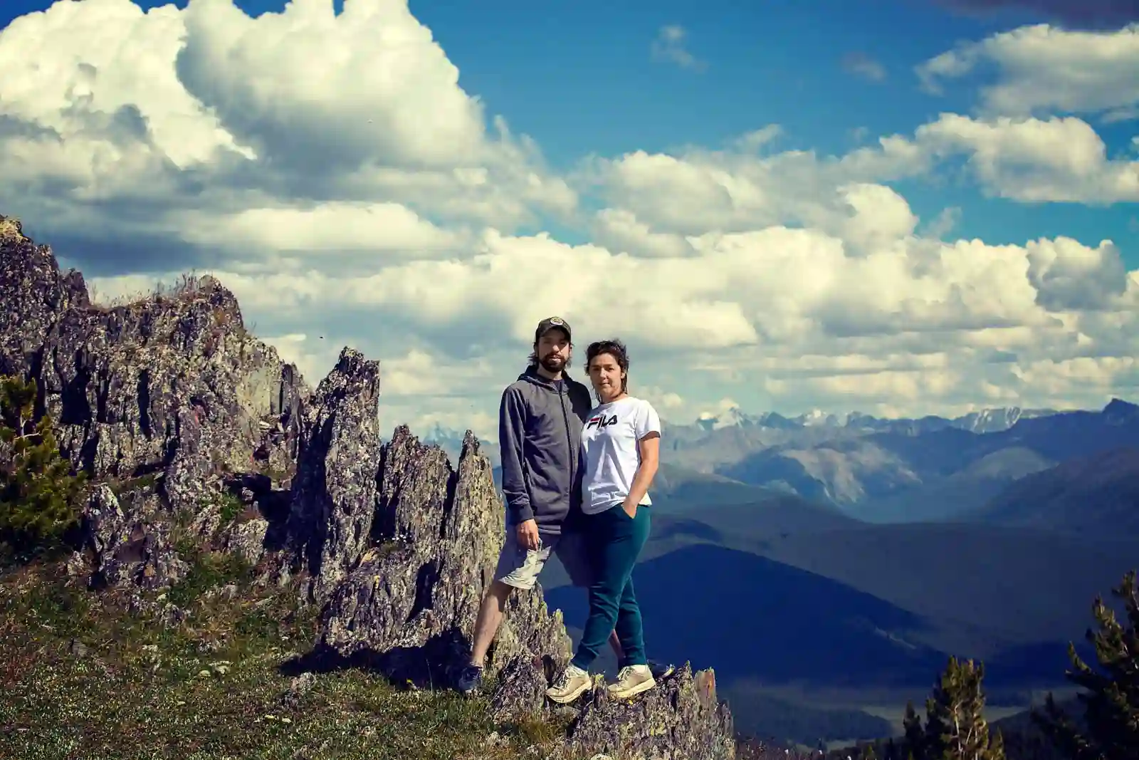 Пара фотографируется на восьмом ретрансляторе