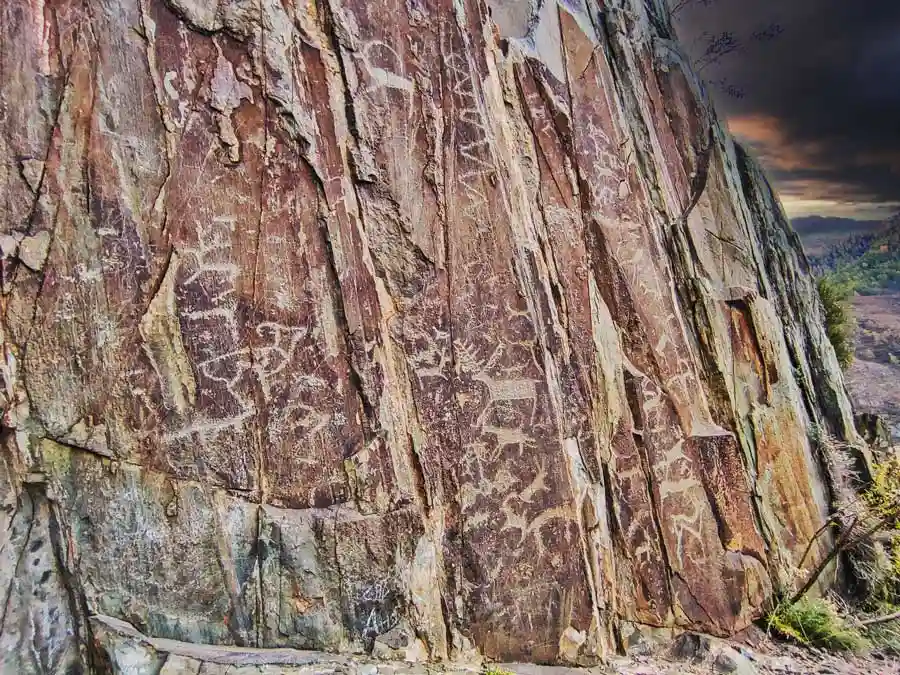 Петроглифы святилища Адыр-Кан