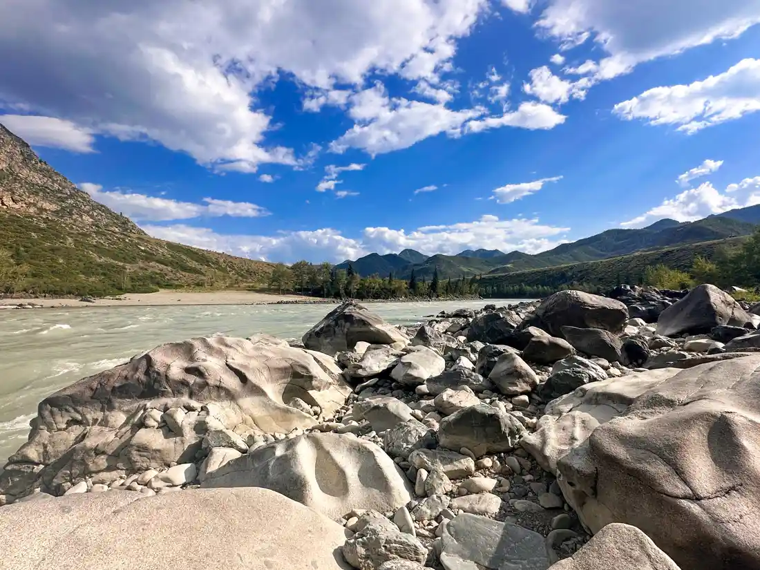 Камни на берегу Катуни