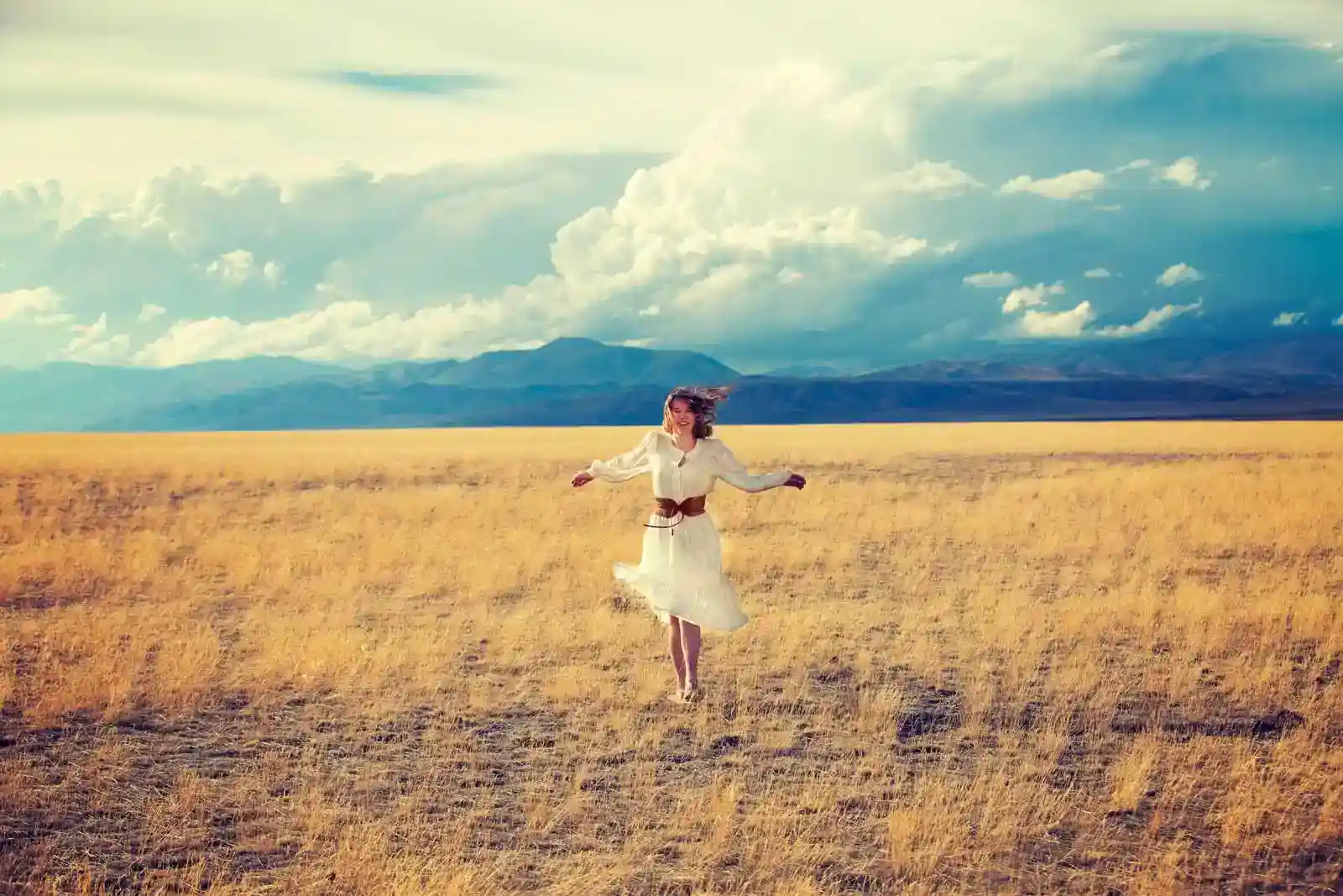 Девушка в Курайской степи