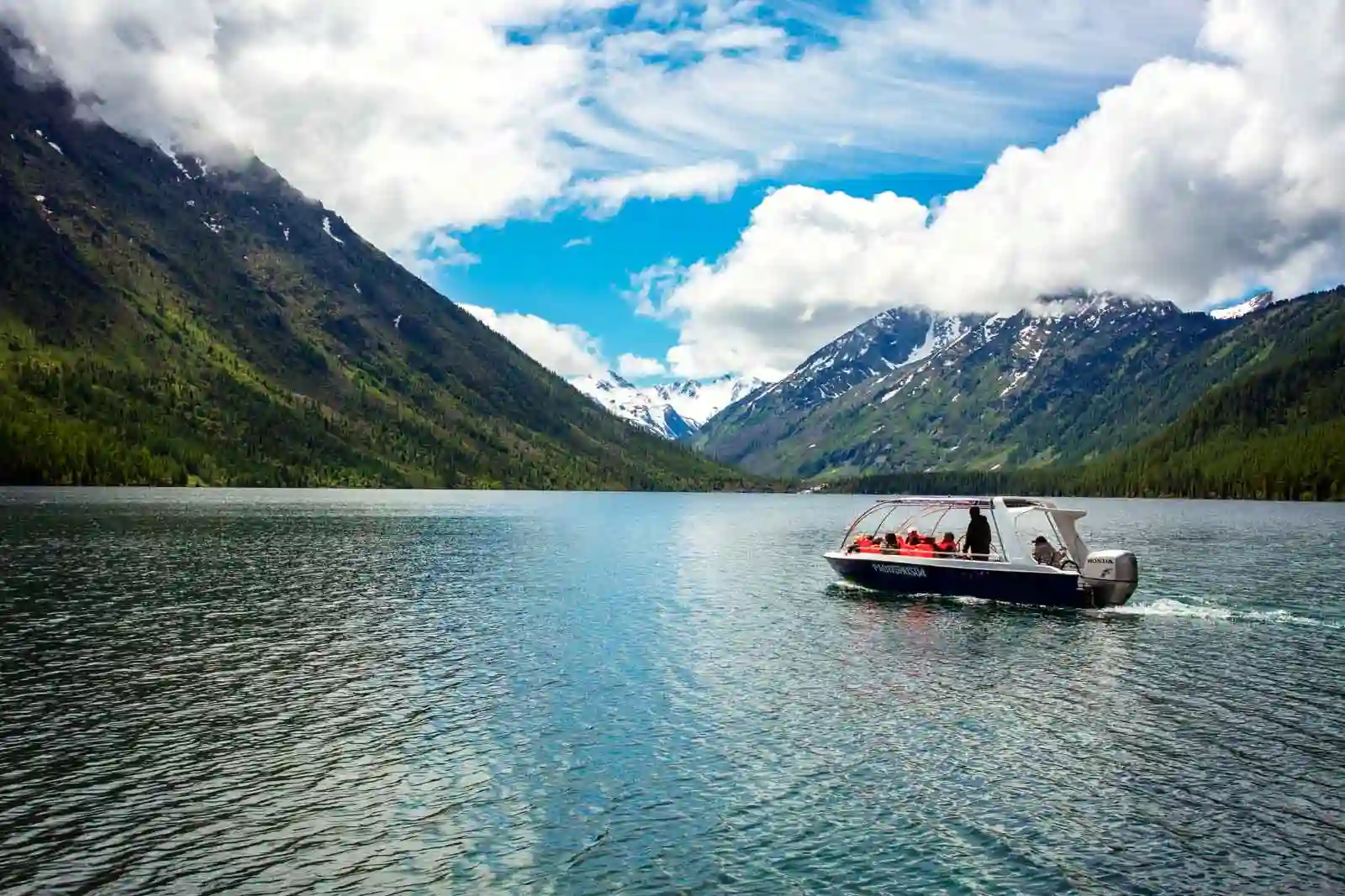 На катере по Мультинским озерам