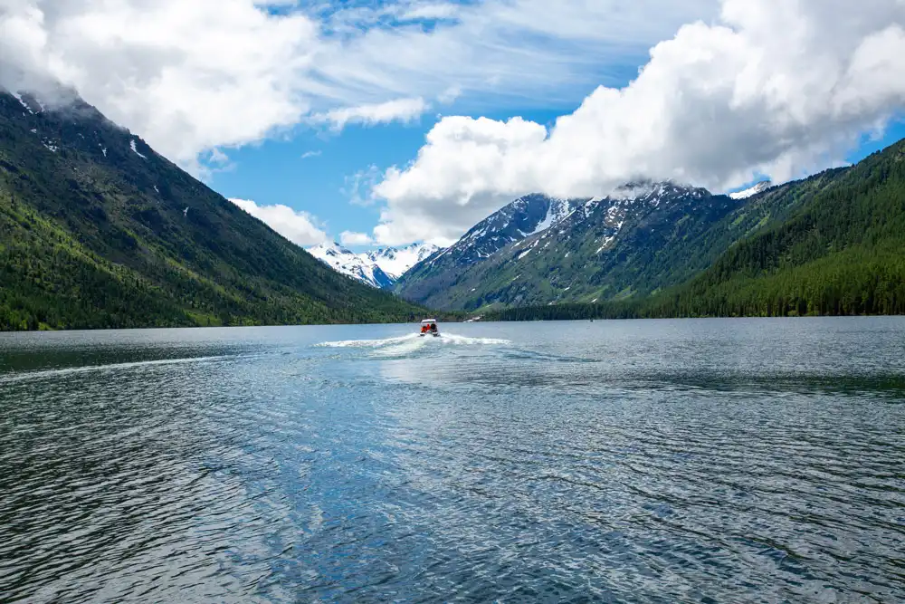 Поездка на катере по Мультинскому озеру