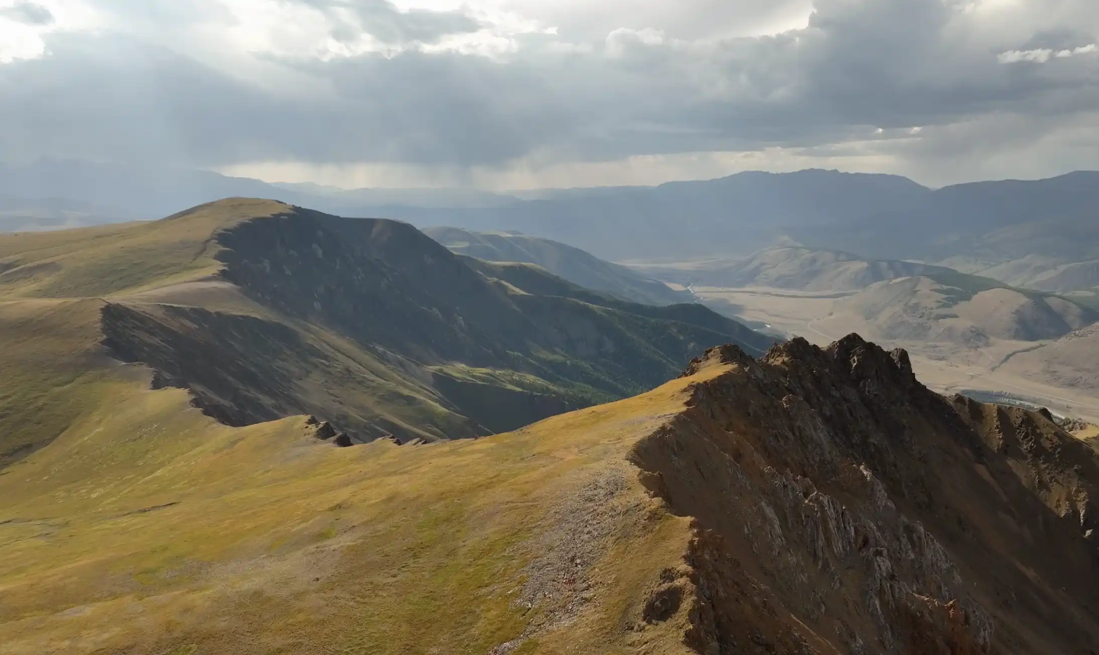 Гора Сукор и вид на долину